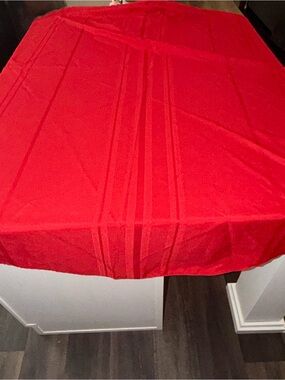 Red Oval Oblong Tablecloth 83x60 Woven Stripe Holiday Christmas Table Cover